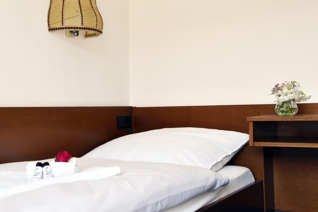 Hotel Goldene Rose Ebersbach an der Fils Exterior foto
